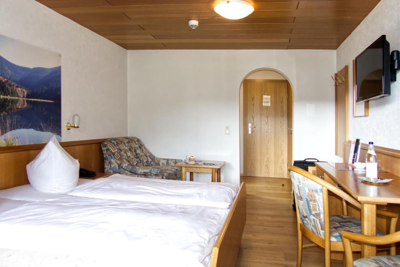 Garnihotel Zur Linde - Bayerischer Wald - Aktivcard Mit 154 Kostenfreien Leistungen - Kostenloser Parkplatz Lohberg Buitenkant foto